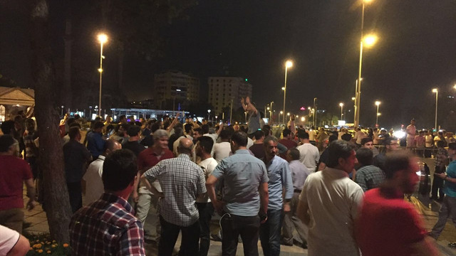 İstanbul ve Ankara'daki askeri kalkışmaya tepkiler