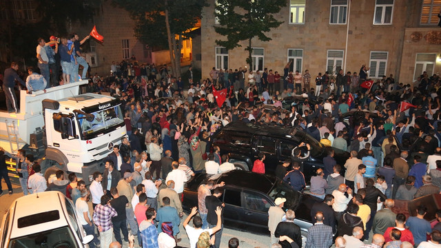 İstanbul ve Ankara'daki askeri kalkışmaya tepkiler