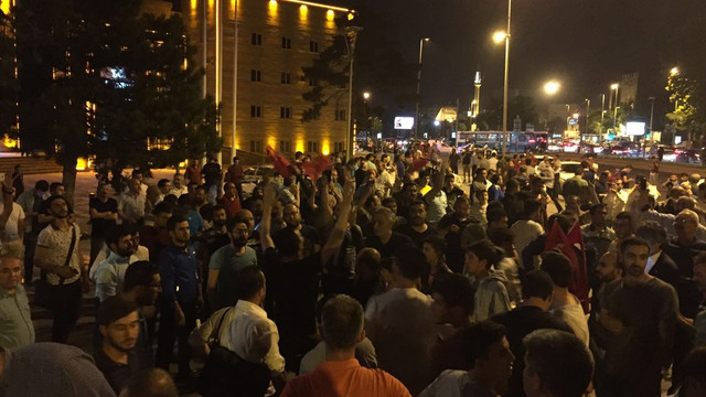 İstanbul ve Ankara'daki askeri kalkışmaya tepkiler