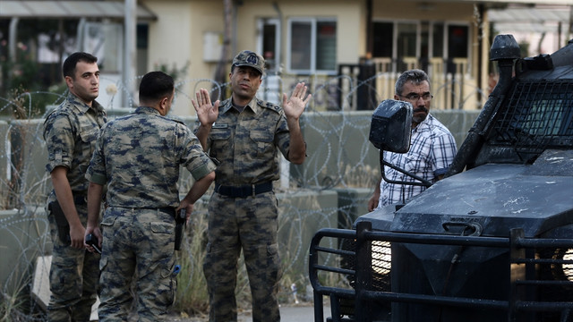 Askeri üsten çıkmak isteyen askerlere izin verilmedi