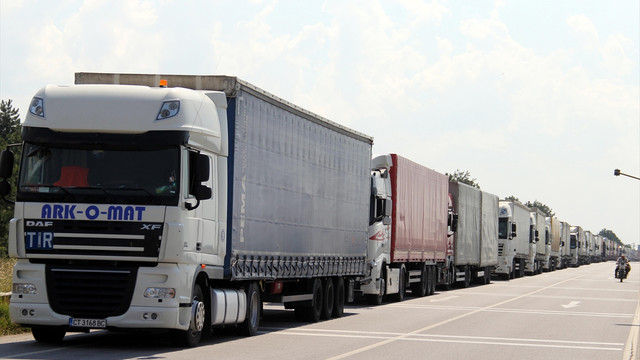 Avrupa'ya açılan sınır kapılarında tır kuyruğu