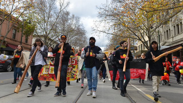 Avustralya’da Aborjinler hakları için yürüdü