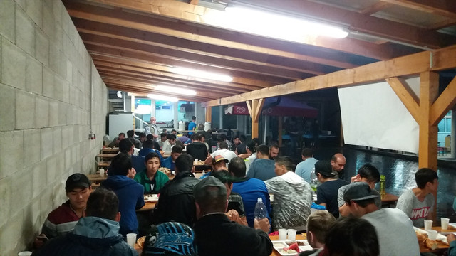 Avusturyada Müslümanlardan sığınmacılara iftar