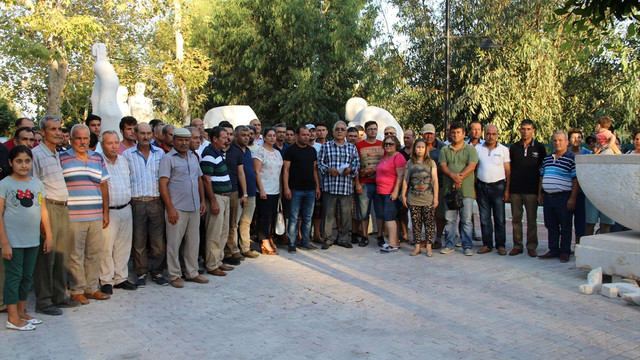 Aylan bebek anısına yapılan heykele saldırı