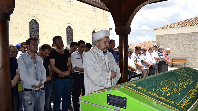 Bahçe duvarının çocukların üzerine çökmesi