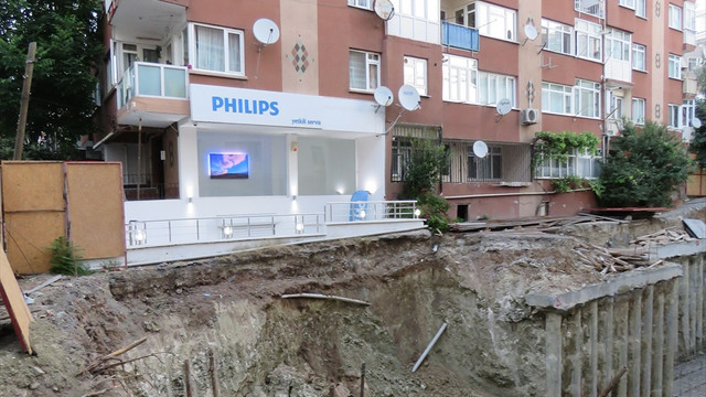 Bahçelievler'de toprak kayması