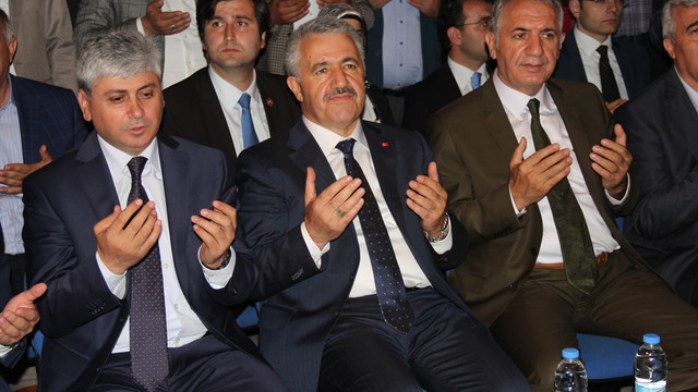 Bakan Arslan demokrasi nöbetine katıldı