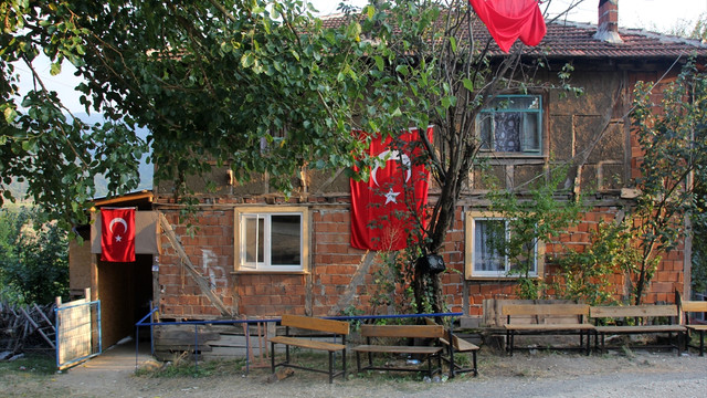 Bakan Özlü'den şehit ailesine ev desteği