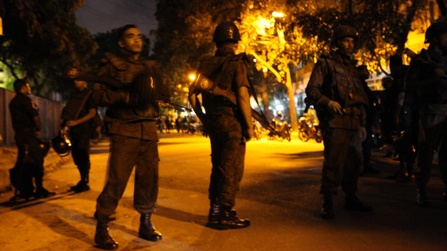 Bangladeş'te rehine krizi