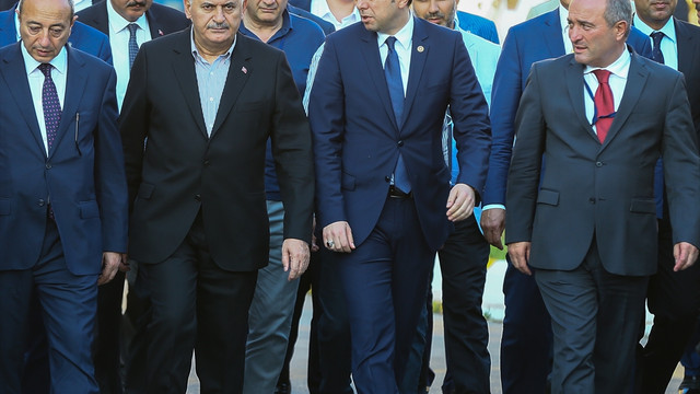 Başbakan Yıldırım, (Giresun'da askeri helikopterin düşmesi) Şehitlerimiz var, yaralılar da var ama sayıyı vermek doğru olmaz. dedi.