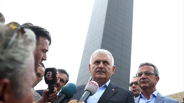 Başbakan Yıldırım, cuma namazını GOSB Camisi'nde kıldı