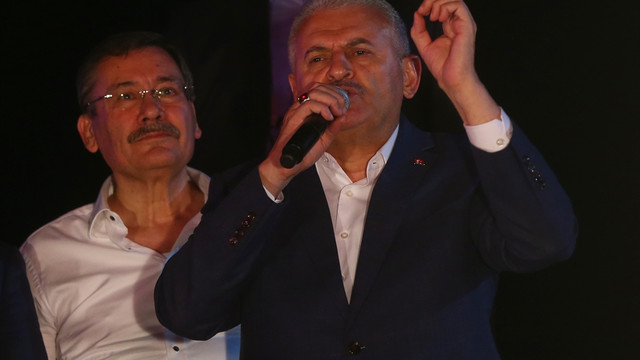 Başbakan Yıldırım Kızılay Meydanı'nda halka hitap etti