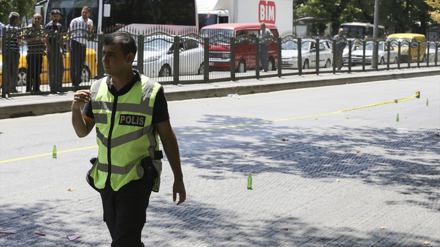 Başkentte polisten kaçan bir kişi vurularak gözaltına alındı