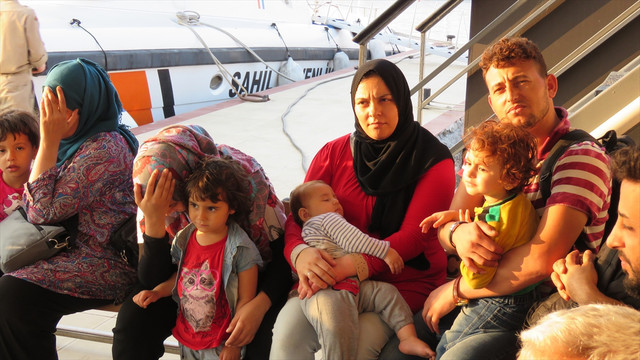 Batmak üzere olan teknedeki sığınmacılar kurtarıldı