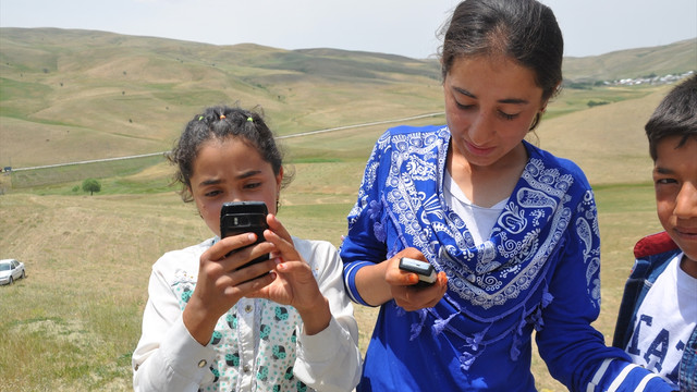 Bayramlaşmak için tepelere çıkıyorlar