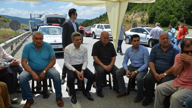 GÜNCELLEME 2 - Bolu'da bariyere çarpan tır yandı: 5 ölü, 2 yaralı