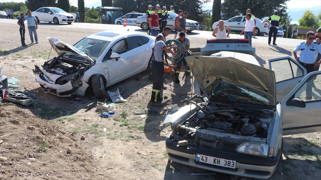 Burdur'da trafik kazası: 2 ölü, 7 yaralı