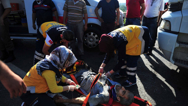 Bursa'da iki kamyon çarpıştı: 2 yaralı