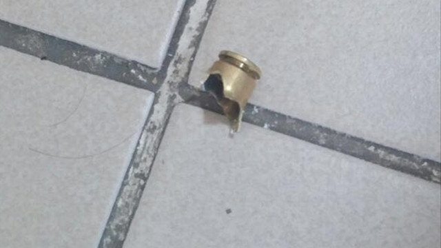 Çakmakla ısıtılan fişek patladı