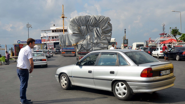 Çanakkale iskelelerinde bayram yoğunluğu