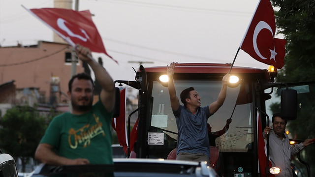 Çiftçilerden, FETÖ'nün darbe girişimine tepki