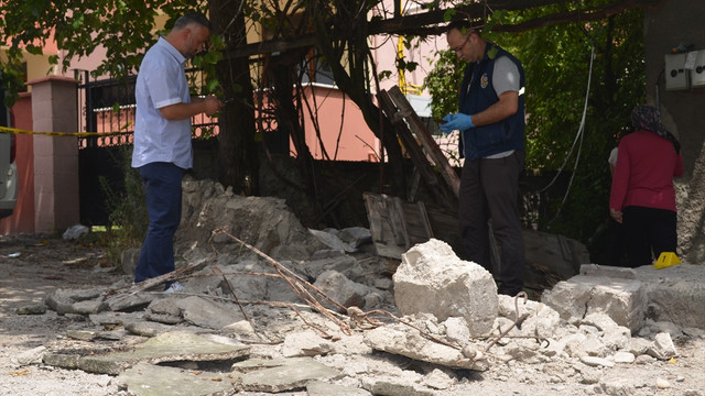 Çöken bahçe duvarının altında kalan çocuk öldü