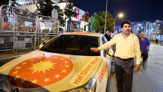 Cumhurbaşkanına destek için Türkiye'yi dolaşıyor