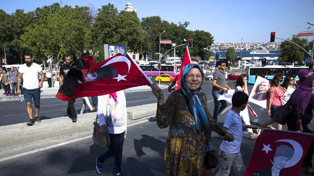 Cumhuriyet ve Demokrasi mitingi başladı