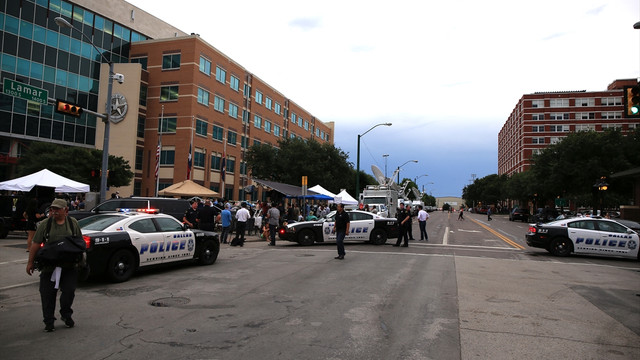 Dallas Emniyet Müdürlüğünde şüpheli şahıs alarmı