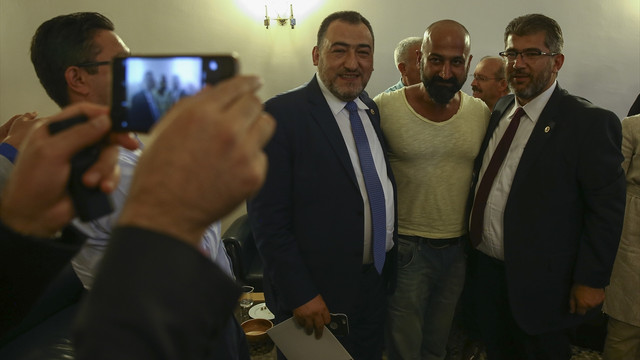 Darbe girişimine direnen vatandaşlar Meclis'te