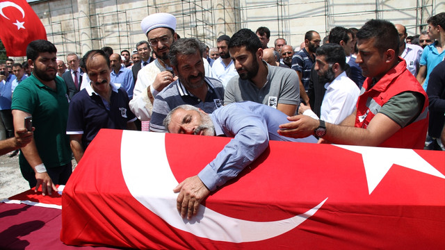 Demokrasi şehidi son yolculuğuna uğurlandı