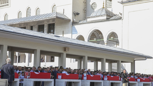 Demokrasi şehitleri son yolculuğuna uğurlanıyor