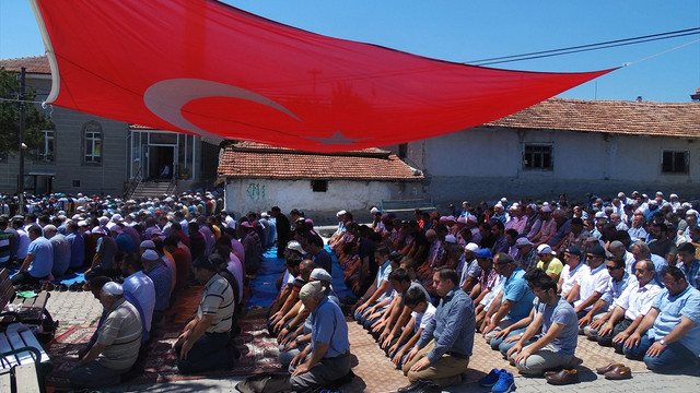 Demokrasi şehitleri son yolculuğuna uğurlanıyor