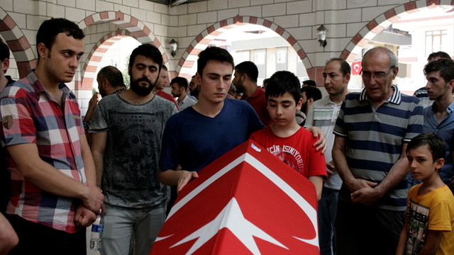 Demokrasi şehitleri son yolculuğuna uğurlanıyor