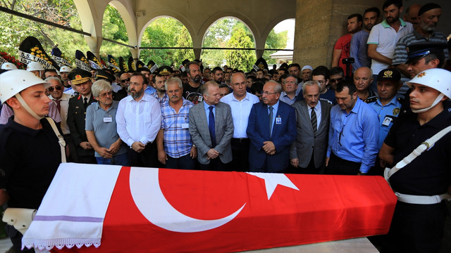 Demokrasi şehitleri son yolculuğuna uğurlanıyor