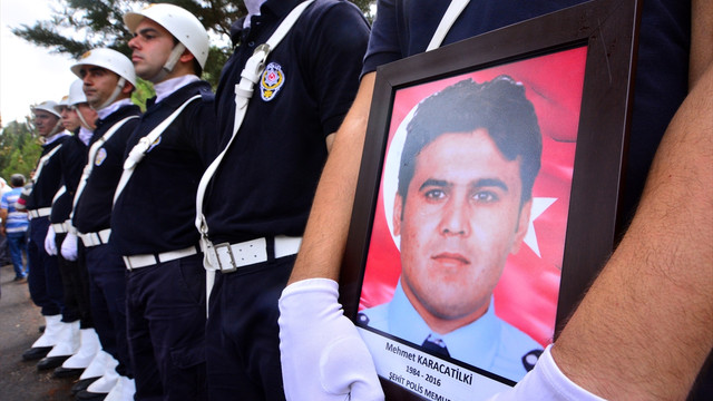 Demokrasi şehitleri son yolculuğuna uğurlanıyor