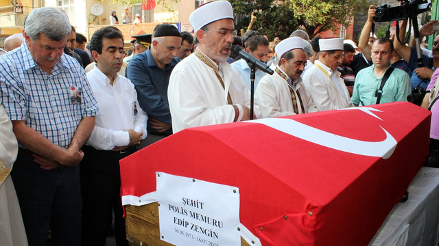 Demokrasi şehitleri son yolculuğuna uğurlanıyor
