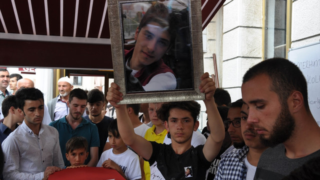 Demokrasi şehitleri son yolculuğuna uğurlanıyor