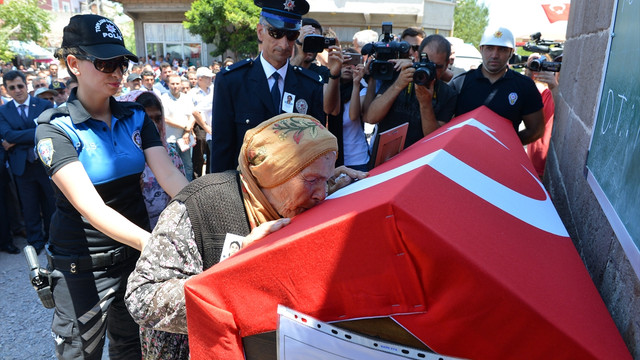 Demokrasi şehitleri son yolculuklarına uğurlanıyor