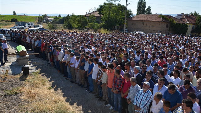 Demokrasi şehitleri toprağa veriliyor