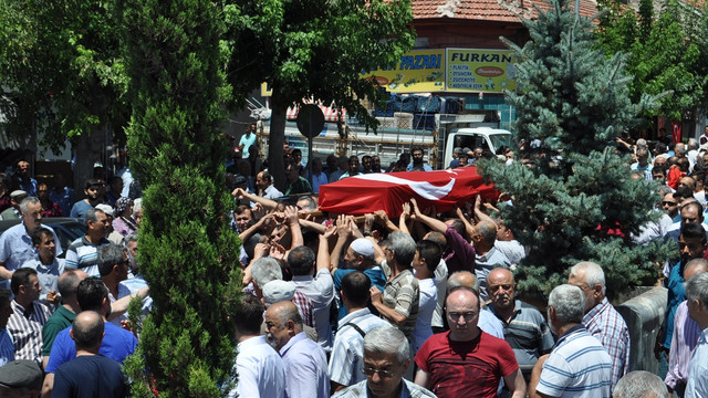 Demokrasi şehitleri toprağa veriliyor