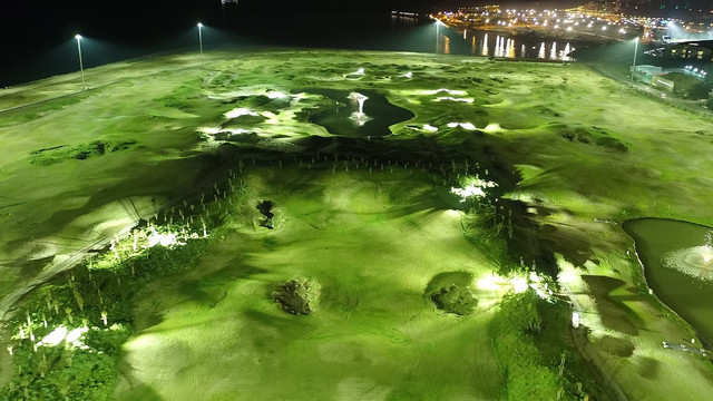 Deniz dolgusuna yapılan golf sahasında sona doğru