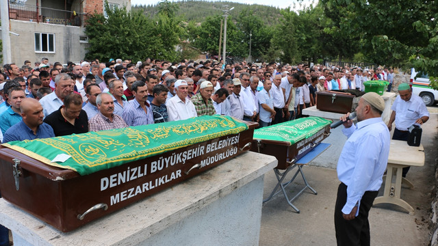 Denizli'de hemzemin geçitteki kaza