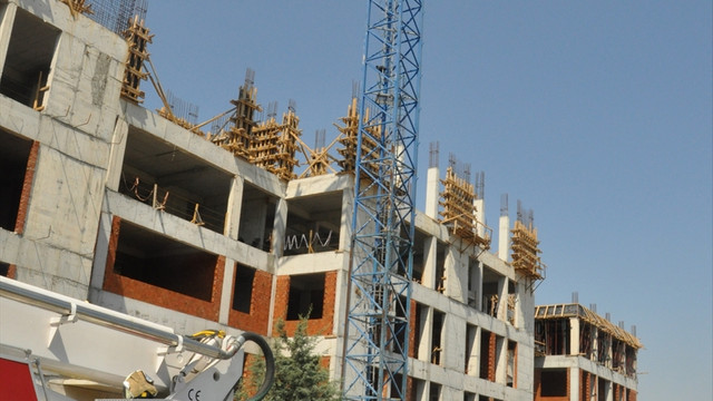 Denizli'de ücretlerini alamayan işçilerden eylem