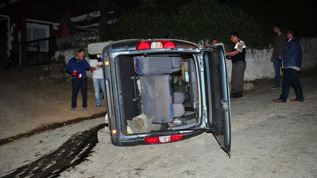 Devrilen araçta sıkışan 8 yaşındaki çocuk öldü