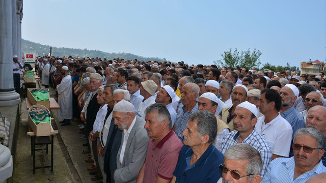 Düğün yolundaki trafik kazası