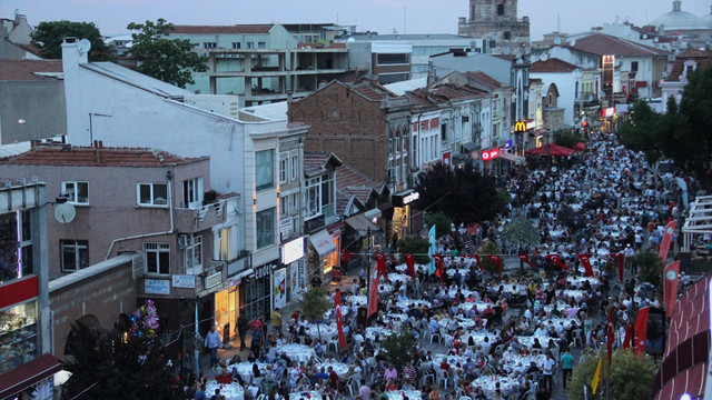 Edirne'de 7 bin kişilik sokak iftarı