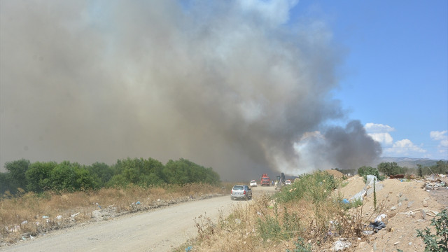 Edremit'te şehir çöplüğünde yangın