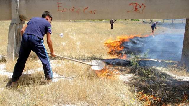 Elazığ'da çıkan yangın paniğe neden oldu