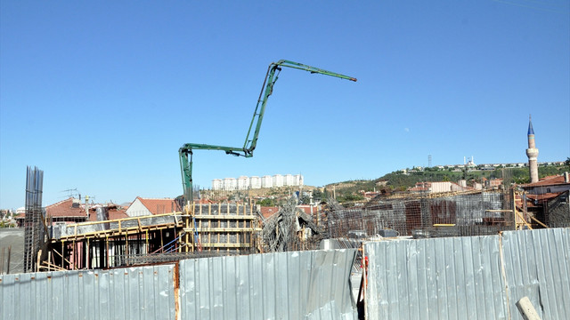 Eskişehir'de otopark inşaatında kalıp çöktü: 3 yaralı